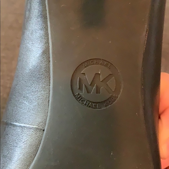 MICHAEL KORS Black Leather pumps - Picture 2 of 2